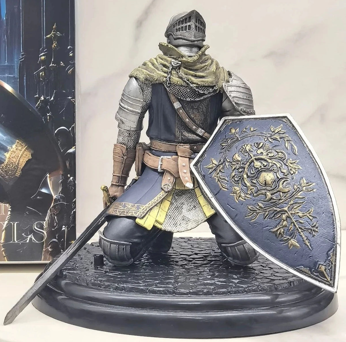 New Product In Stock Dark Souls Figurine High-Ranking Hanfa Knight Abyssal Traveler Artorius Soldier Model Doll Sculpture