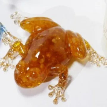 Resin Frog Decor with Crystal Pebbles - Cute Desktop Ornament, Car Dashboard Figurine, Unique Gift for Nature Lovers