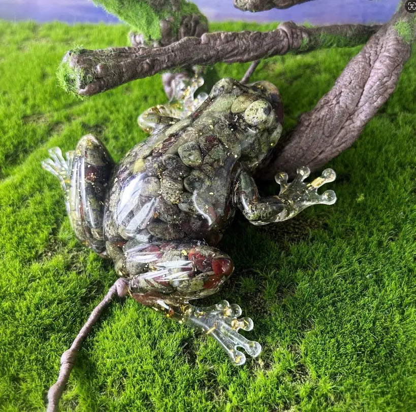 Resin Frog Decor with Crystal Pebbles - Cute Desktop Ornament, Car Dashboard Figurine, Unique Gift for Nature Lovers